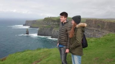 Moher - en popüler landmark İrlanda Batı sahilinde kayalıklarla