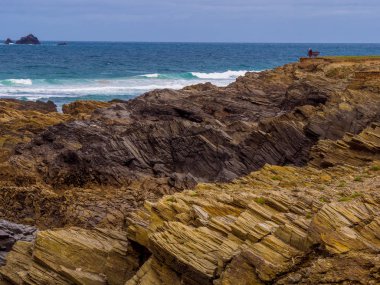 Bedruthan adımları - harika kayalık sahil şeridi Cornwall