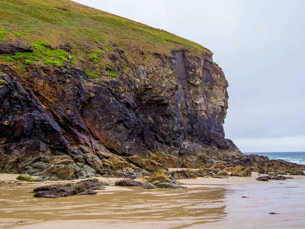 A sziklák és a csodálatos tengerpart, a St Agnes, Cornwall — Stock Fotó