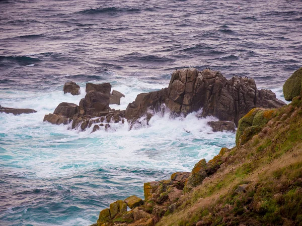 Slavný orientační bod v Cornwallu - Lands End v Keltském moři — Stock fotografie