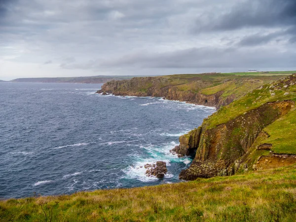 Cornwall - Celtic denizde Lands End ünlü dönüm noktası — Stok fotoğraf