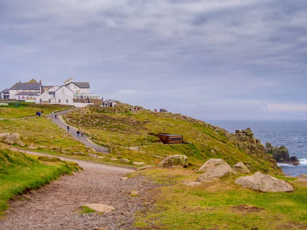 Cornwall - Celtic denizde Lands End ünlü dönüm noktası — Stok fotoğraf