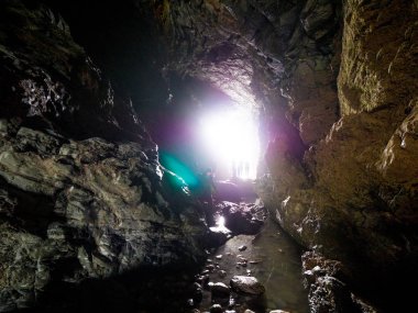 Cornwall Tintagel sahil mağarada güzel