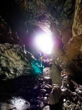 Cornwall Tintagel sahil mağarada güzel