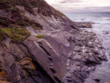 Güzel kayalıklarla ve sahil şeridi Crackington cenneti Cornwall