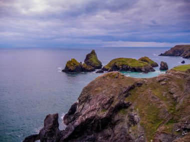 Harika Kynance Cove Cornwall - ünlü bir dönüm noktası