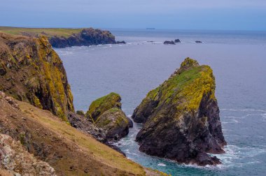 Harika Kynance Cove Cornwall - ünlü bir dönüm noktası