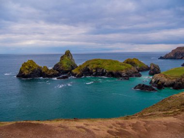 Harika Kynance Cove Cornwall - ünlü bir dönüm noktası