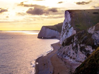 Beyaz Cliffs of England gün batımında