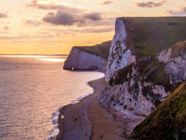 Beyaz Cliffs of England gün batımında