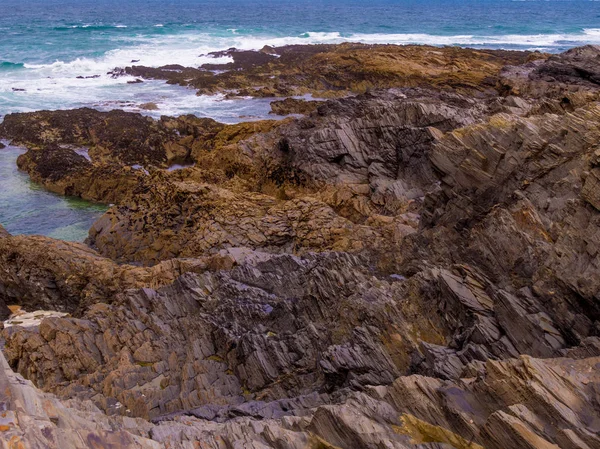 Slavný orientační bod na pobřeží Cornwallu - Bedruthan kroky — Stock fotografie