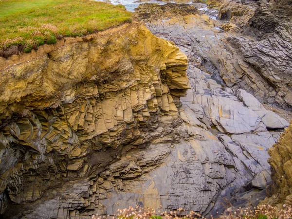 Bedruthan lépéseket - Cornwall-csodálatos sziklás partvidék — Stock Fotó
