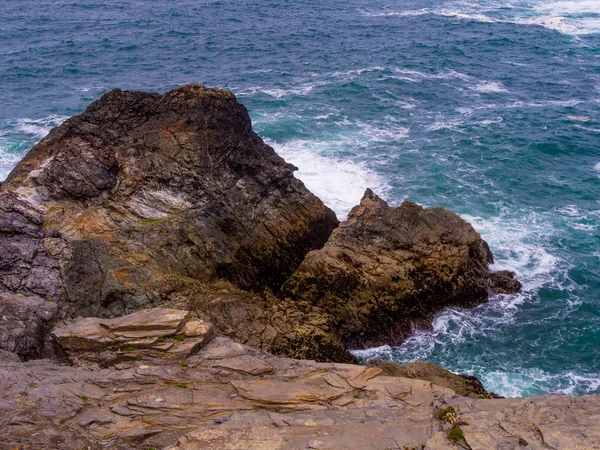 Nádherné pobřeží Cornwallu v Anglii - populární mezník — Stock fotografie