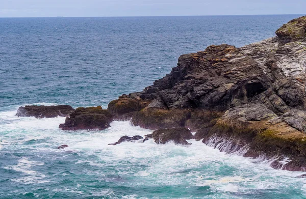 Agua salvaje del mar Céltico en Cornualles Inglaterra — Foto de Stock