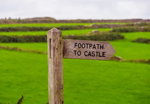 Irány jel Tintagel Castle, Cornwall — Stock Fotó