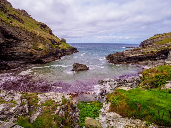 Cove Tintagel w Kornwalii - popularnych landmark w zamek Tintagel — Zdjęcie stockowe