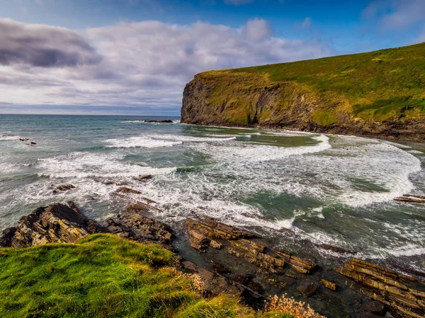 På stranden av Crackington Haven Cornwall — Stockfoto