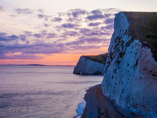 Os penhascos brancos de Inglaterra no por do sol — Fotografia de Stock