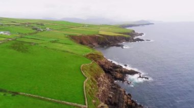 Dingle Yarımadası İrlanda west coast üzerinde uçuş