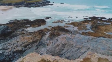 Cornwall kıyı şeridi üzerinde havadan görünümü