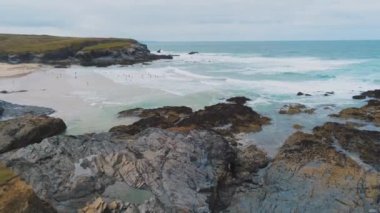Cornwall kıyı şeridi üzerinde havadan görünümü