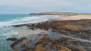 Cornwall kıyı şeridi üzerinde havadan görünümü