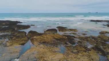 Cornwall kıyı şeridi üzerinde havadan görünümü