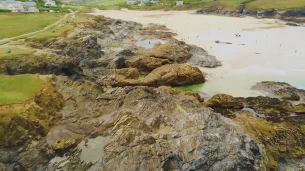 Flygfoto över kusten i Cornwall — Stockvideo