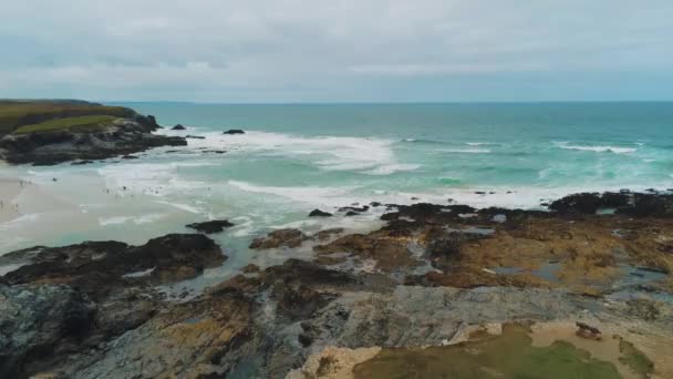 Vue aérienne sur le littoral de Cornouailles — Video