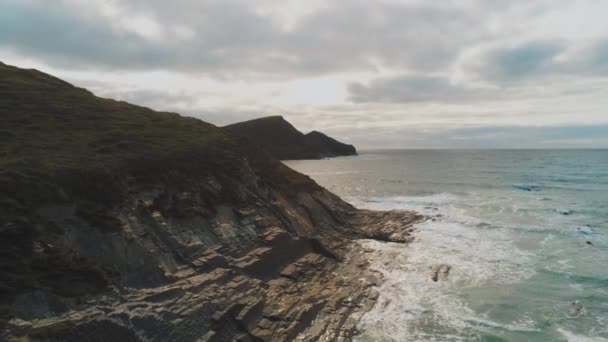 Aerial view over the coastline in Cornwall — Stock Video