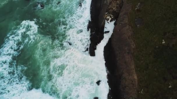 Cornwall England från ovan - flyg över de fascinerande kustlinjen — Stockvideo