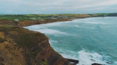 Cornwall kıyı şeridi üzerinde havadan görünümü