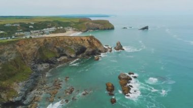 Cornwall sahil Celtic deniz - hava drone uçuş muhteşem manzara