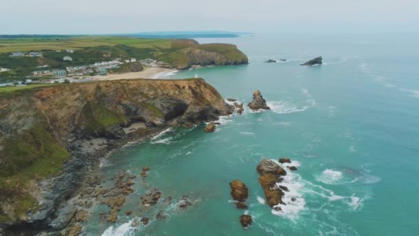 Fantastiskt landskap av den kust Cornwall på Keltiska havet - antenn drönare flyg — Stockvideo