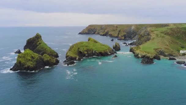 Vue aérienne sur le littoral de Cornouailles — Video