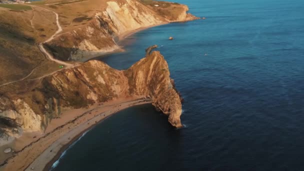 Чудову британський берегової лінії на Девон - Durdle двері — стокове відео