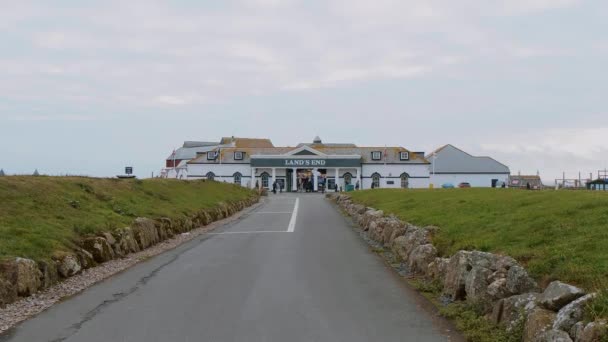 Cornwall - Celtic denizde Lands End ünlü dönüm noktası — Stok video