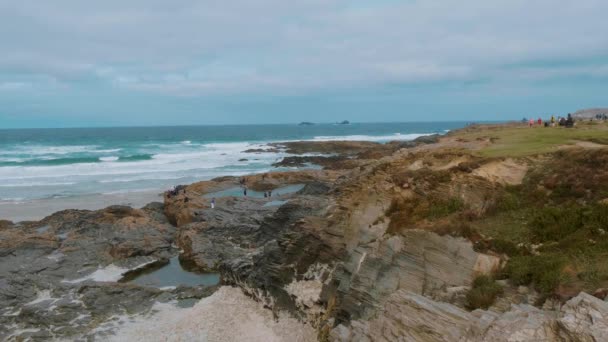 Cornwall Inglaterra - vista sobre el increíble paisaje en la costa — Vídeos de Stock