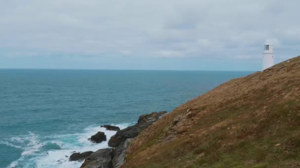 Cornwall Anglia - kilátás nyílik a csodálatos landcape, a parton — Stock videók