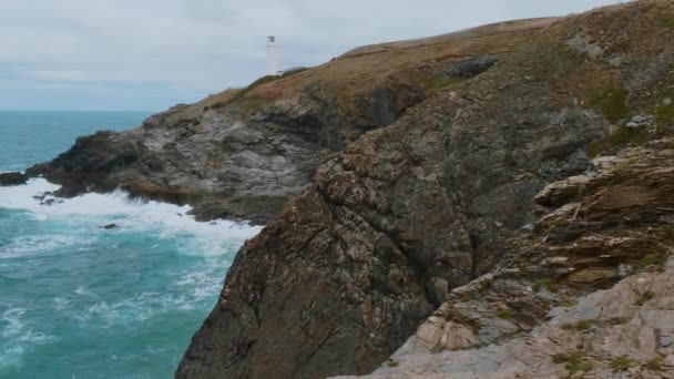 Nádherné pobřeží Cornwallu v Anglii - populární mezník — Stock video