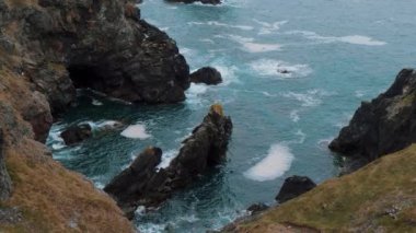 Kynance Cove Cornwall vahşi okyanus su