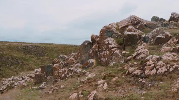 Cornwall England - view over the amazing landcape at the coastline — Stock Video