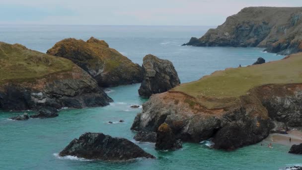 Most beautiful coastline in Cornwall - Kynance Cove — Stock Video