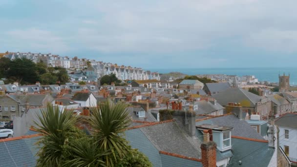 Luchtfoto uitzicht over St Ives - een mooie en beroemde stad in Cornwall — Stockvideo