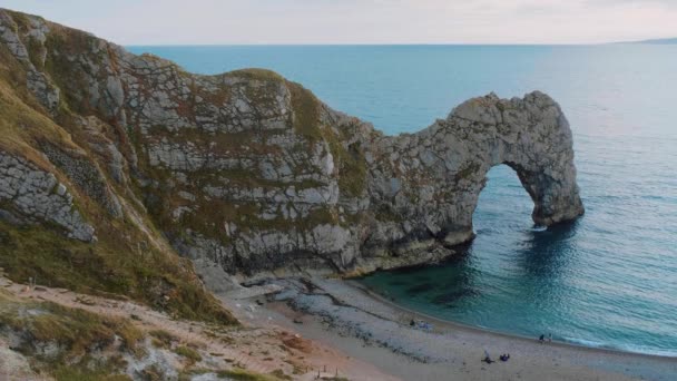 Durdle Door Ein Berühmtes Wahrzeichen Der Küste Von Devon Der — Stockvideo