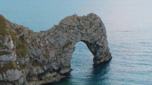 De verbazingwekkende Durdle Door op de kust van Devon in Engeland — Stockvideo