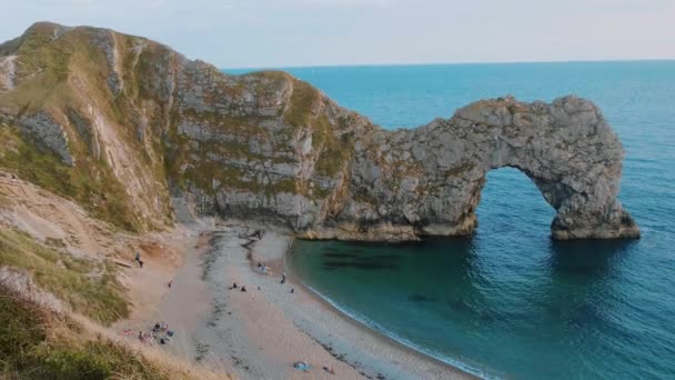 Самые красивые места в Англии - Durdle Door near Dorset — стоковое видео