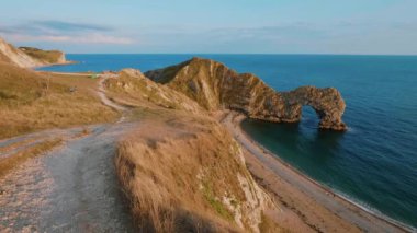 Durdle kapı - Devon İngiltere'deki en ünlü dönüm noktası üzerinden günbatımı