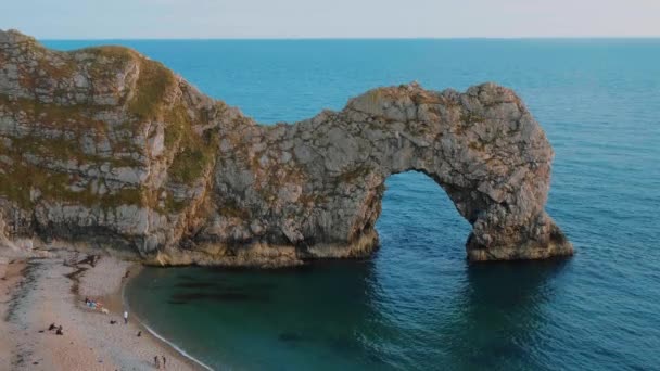 Lugares más bellos de Inglaterra - Durdle Door cerca de Dorset — Vídeo de stock