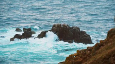 Ağır çekimde - saf tazelik derin mavi okyanus su